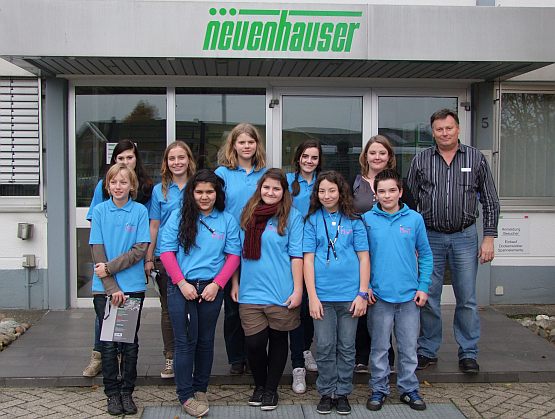 MinT-Mädchen bei Neuenhauser Maschinenfabrik